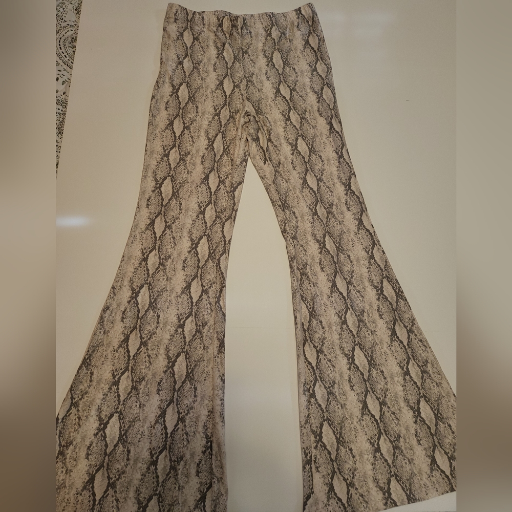 Forever 21 bell bottom pants size large